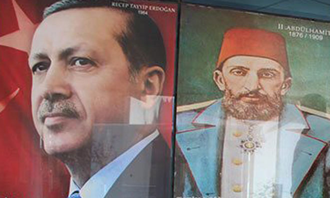 Atatürk Resmini Kaldırıp, Abdülhamid'i Koydular