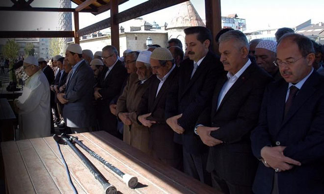 Gülen'in Ağabeyinin Cenazesi'nde 2 AKP'li Bakan 1 Başbakan