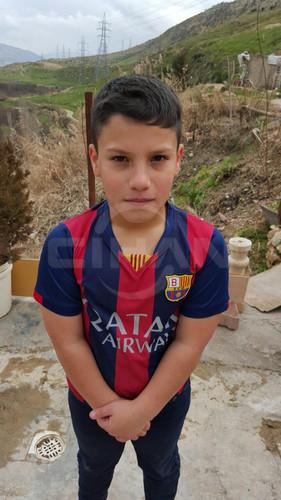 Irak Kurdistani'nin Duhok sehrine bagli Kesare koyunde yasayan Human Ali (10), Lionel Messi'nin giydigi 10 numarali formayi lastik posetten yapti. Kucuk Ali, Arjantinli futbol oyuncusu Messi ve Barchalona'da oynayan tum oyuculara hayran oldugunu soyledi.