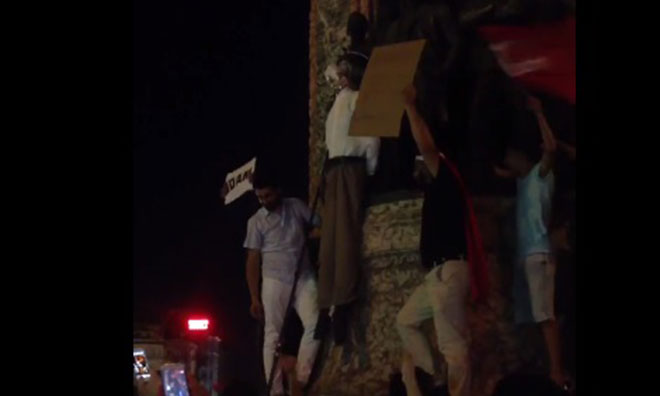 Taksim Anıtına Darağacı Kurdular