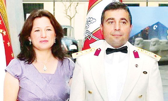 Türk Ataşe ve Eşi Sırra Kadem Bastı