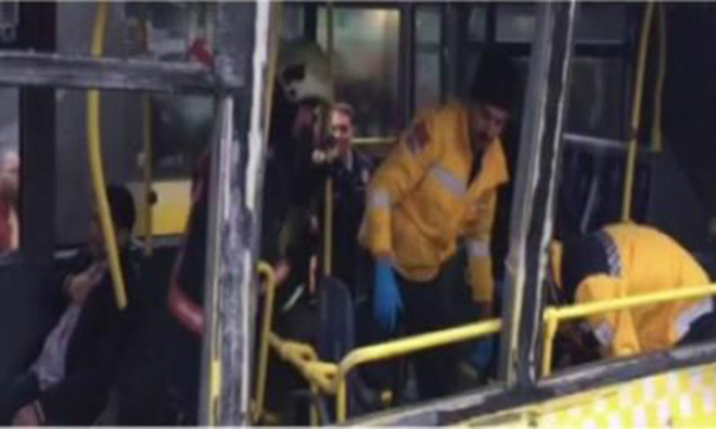 Servis Aracı Metrobüs Yoluna Daldı: 10 Yaralı