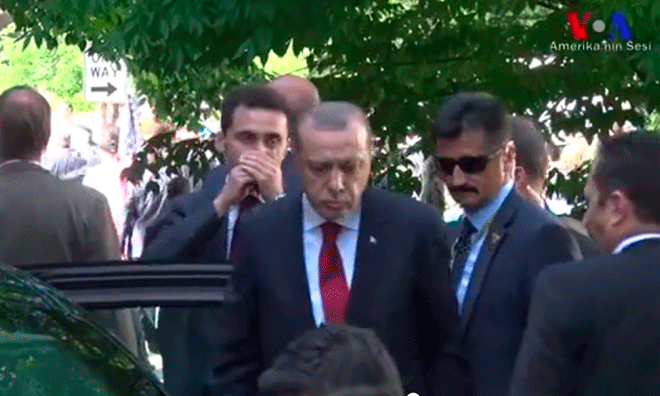 Kavga Sırasında Erdoğan Ne Yapıyordu?