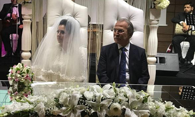 AKP’li Mehmet Ali Şahin Eski Sekreteri İle Evlendi