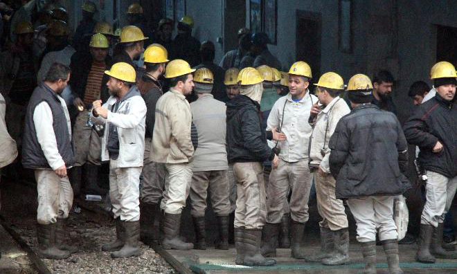 Binlerce İşçi Kendini Madene Kilitledi